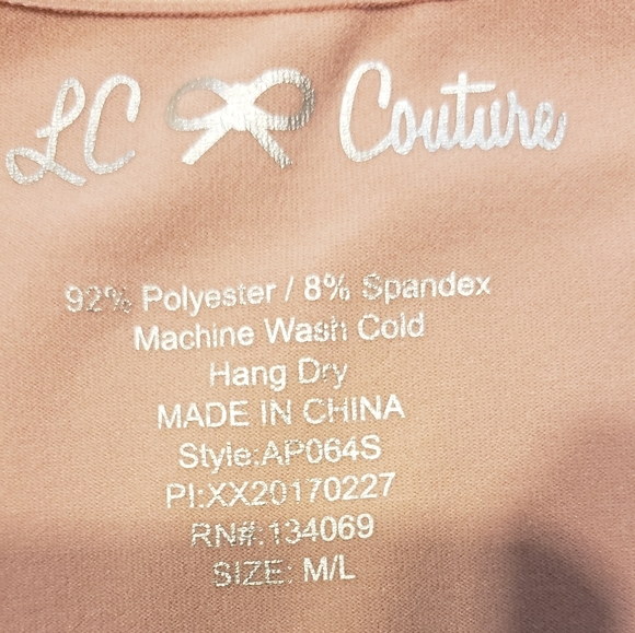 Upscale Sleeveless tee shirt - Picture 7 of 7